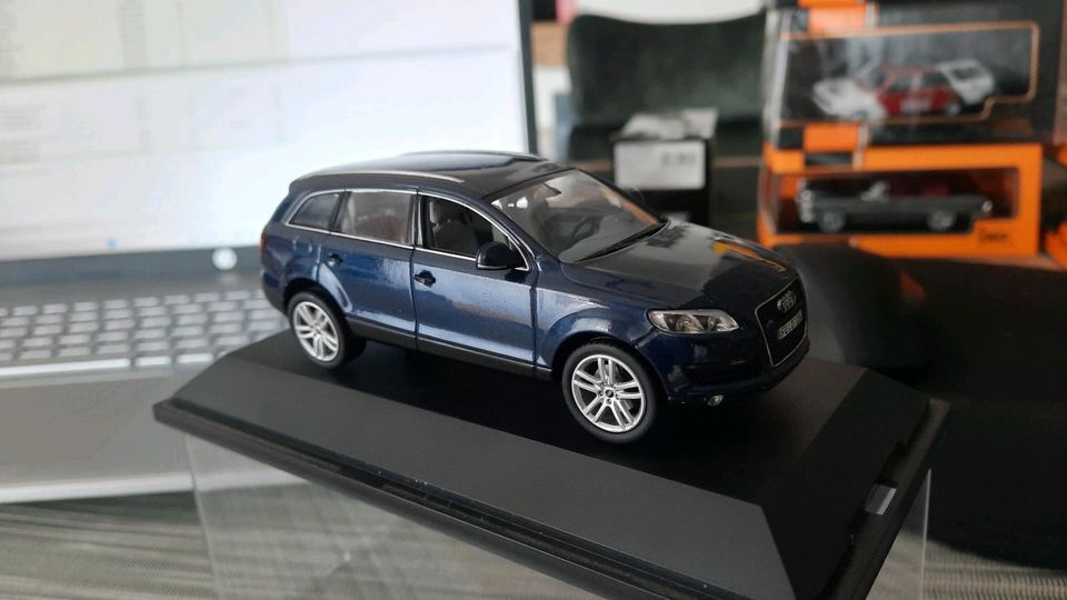 AUDI Q7 MUGELLOBLAU 1:43 in Frankfurt am Main