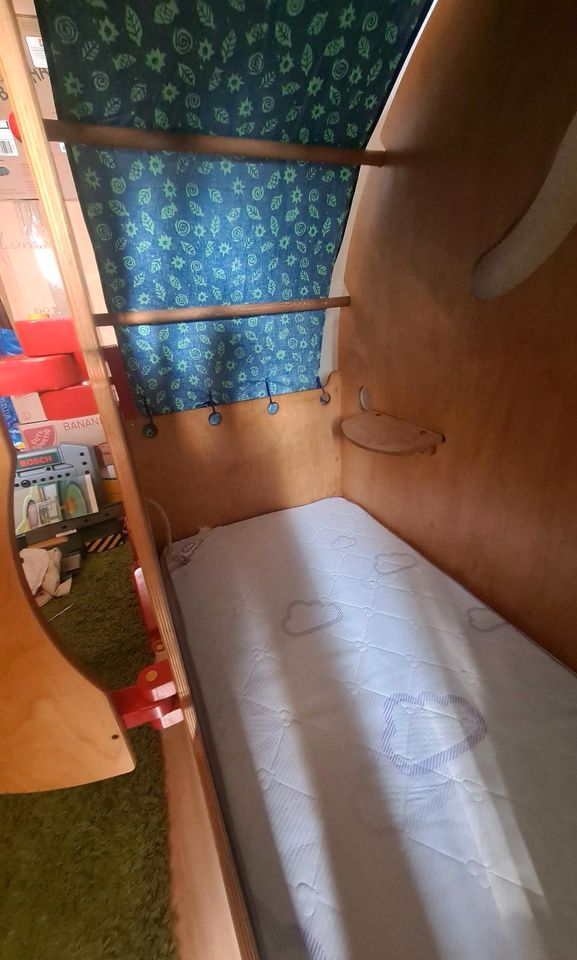 Haba Räuberhöhle Kinderbett Bett Spielbett & Träumeland Matratze in Langenargen