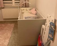 Babybett umbaubar zum Juniorbett mit viel Zubehör Berlin - Reinickendorf Vorschau