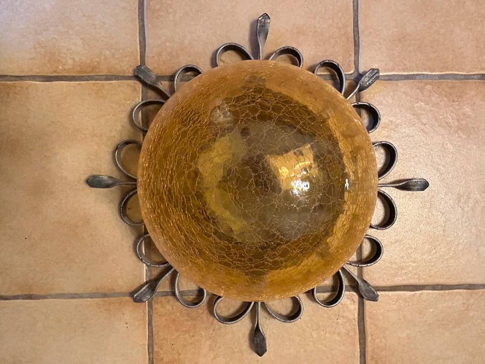 Wandleuchte Lampe Schmiedeeisen bernsteinfarbenes Glas 1970er in Limburg