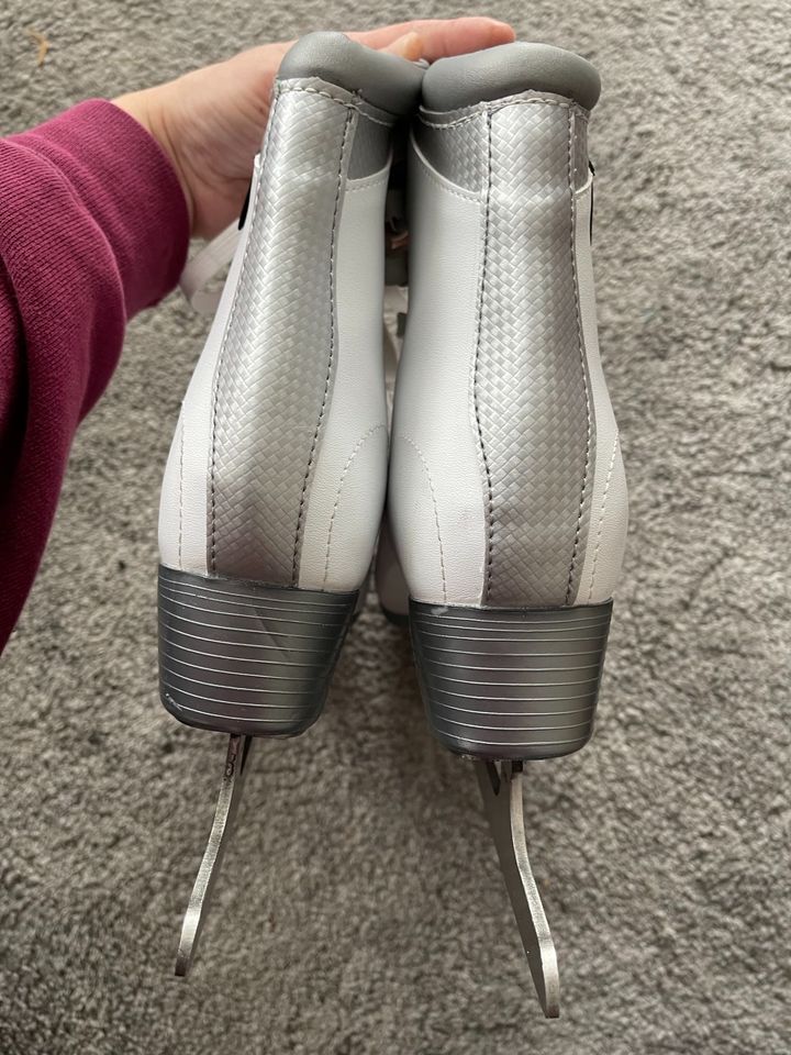 Schlittschuhe Gr 39 weiß silber Marina Safine TecnoPro in Kraichtal