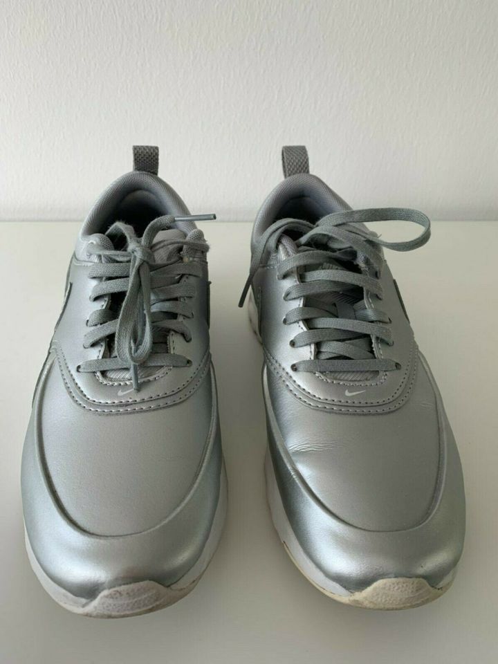 NIKE Air Thea Damenschuh silber Größe 38 in Saarbrücken