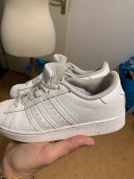 Adidas kinder sneakers grosse 32 fur 25 euro Nordrhein-Westfalen - Gronau (Westfalen) Vorschau