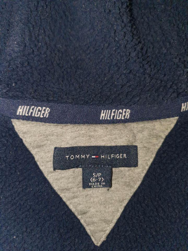 Tommy Hilfiger Jacke Kapuzenjacke Gr. 6/7 (116/122) in Ratingen