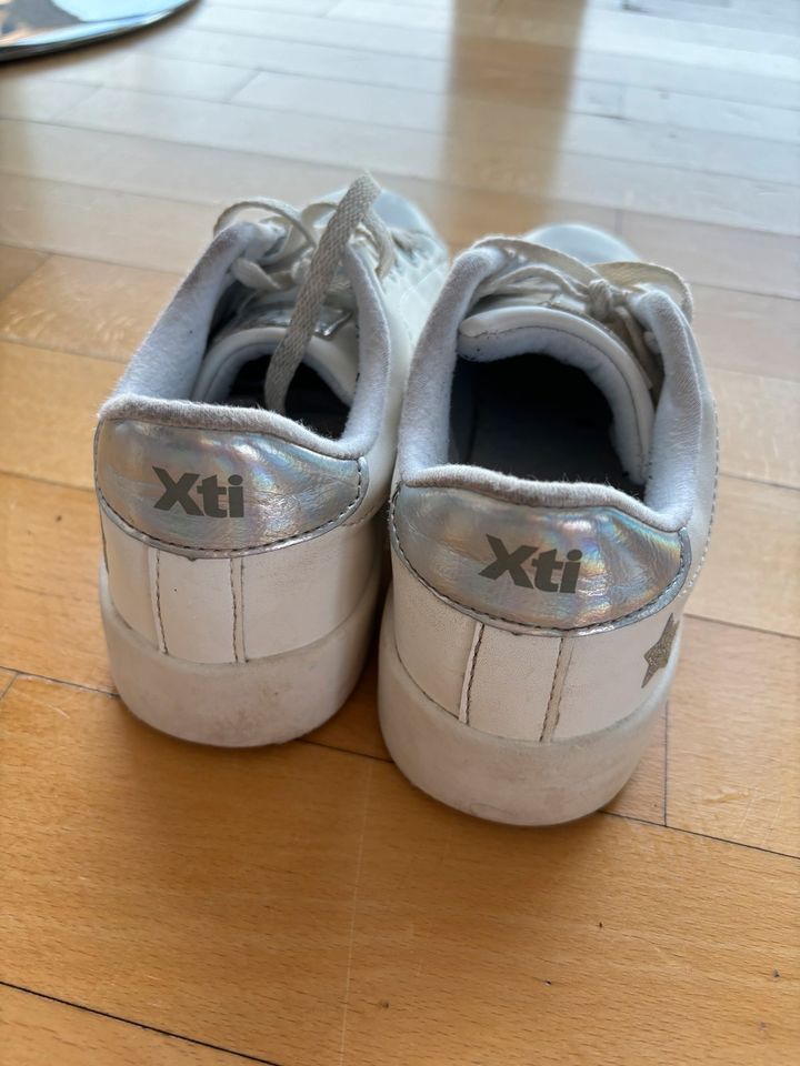 Xti Schuhe Sneaker Sterne Gr. 35 in Frankfurt am Main