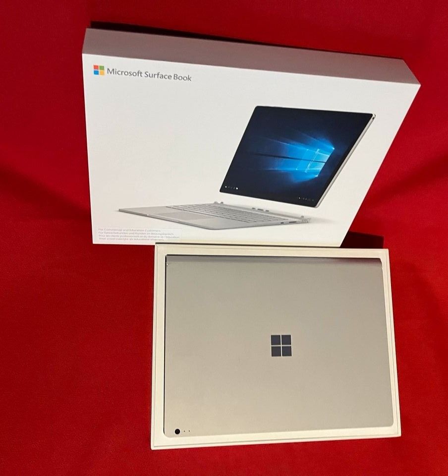 Microsoft Surface Book 2 i5 in Hannover