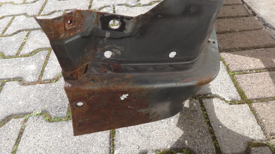 f. Bastler : Frontblech aus 1989er BMW 3er 325 i Limousine (E 30) in Wölfersheim