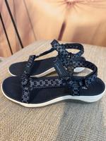 Neuwertige SKECHERS GR.38  25cm Damen Sandalen 3x Klettverschluss Berlin - Spandau Vorschau