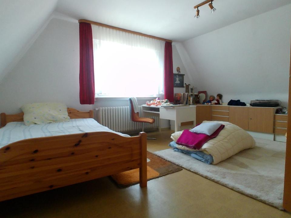 Einfamilienhaus mit Anliegerwohnung, Garage und Garten in Nentershausen