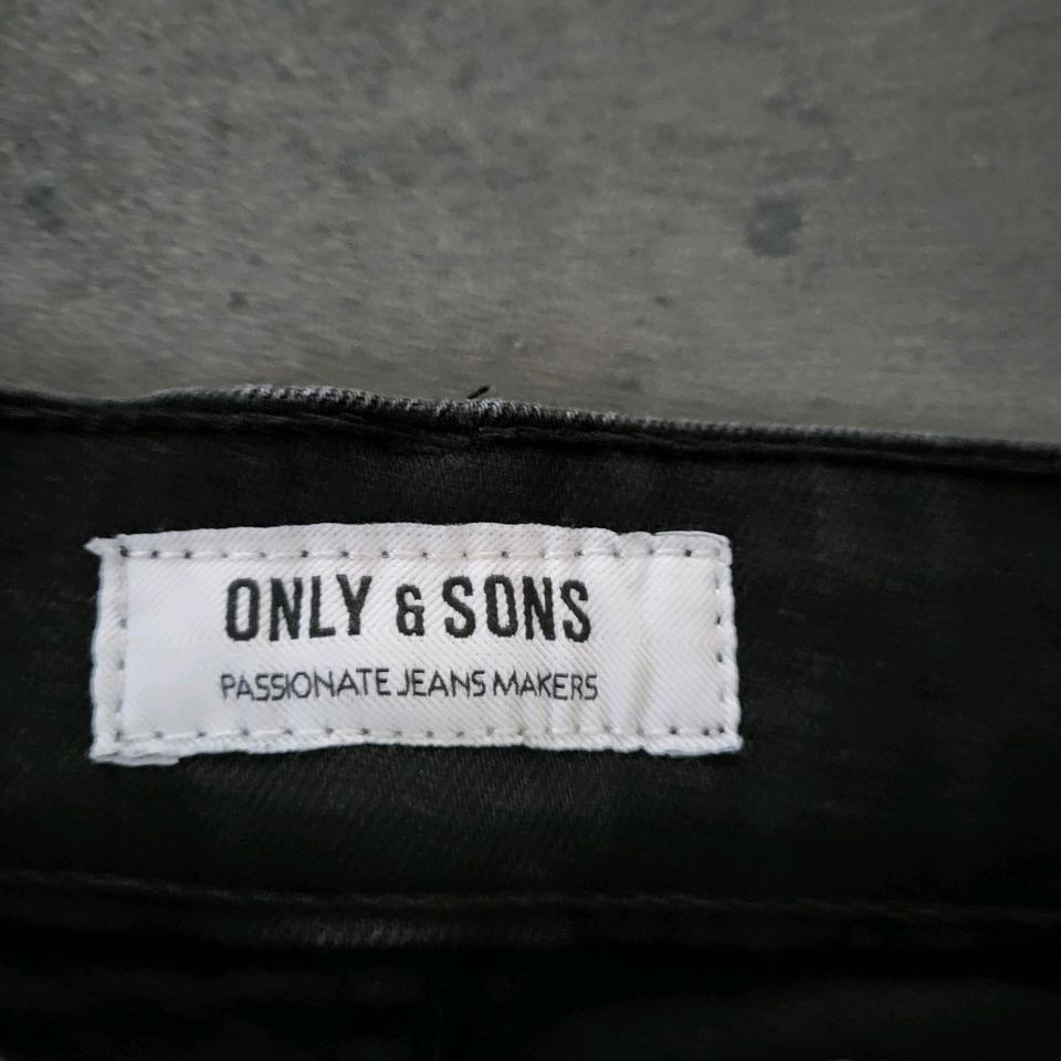 schwarze Only & Sons Jeans Gr. 30/34 in Essenheim