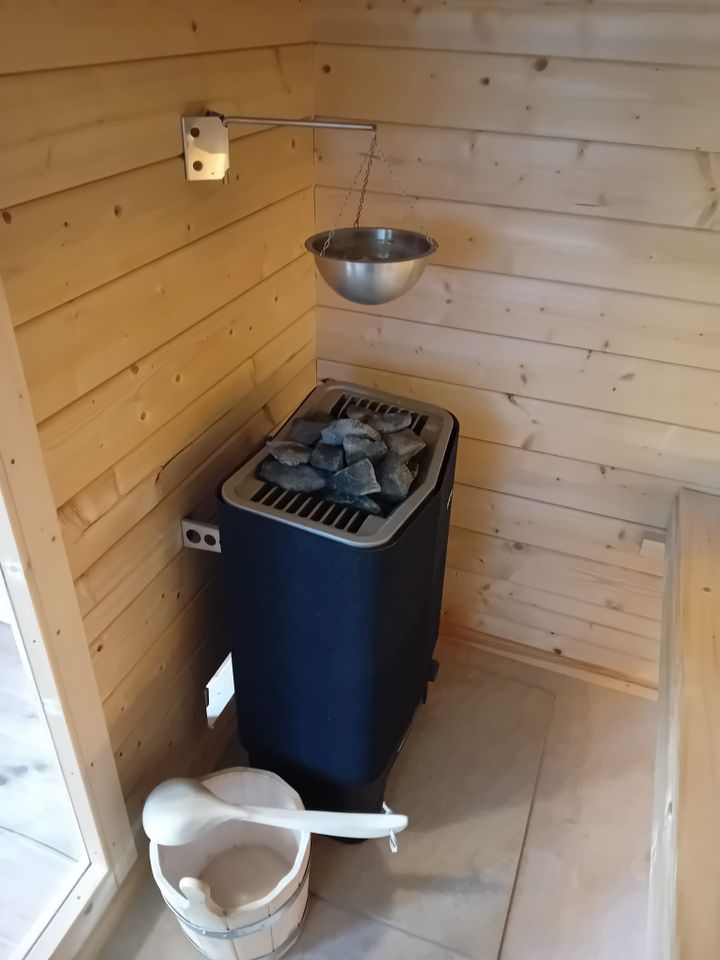 Neuwertige WEKA Sauna Massivholz 38mm (komplett) in Leipzig