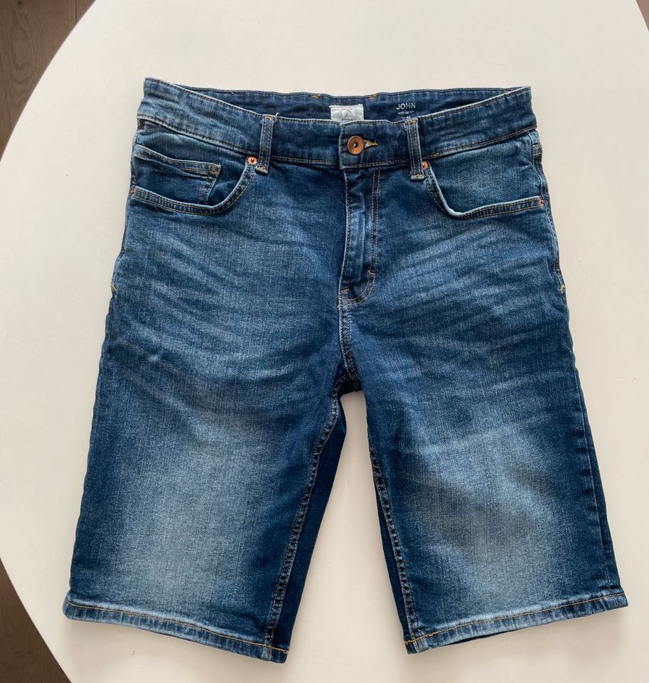 Jeans Shorts, Größe 31, dunkelblau in Stuttgart