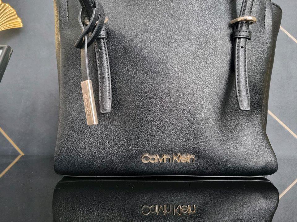 Calvin Klein Tasche  in einem sehr guten Zustand in Stuttgart