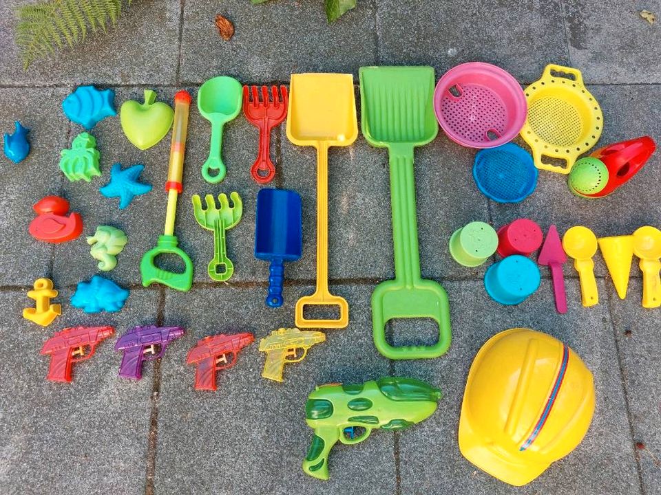 Spielzeug für Sandkasten und Garten in Essen-Haarzopf