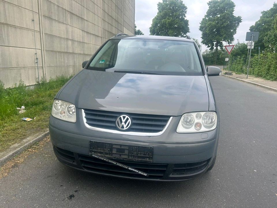 Verkaufe VW Touran 2.0 in Berlin