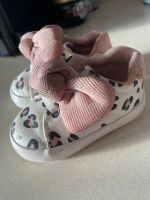 Baby Schuhe H&M Klettverschluss 18 19 Klettschuhe Leopard Pink Sachsen-Anhalt - Salzwedel Vorschau