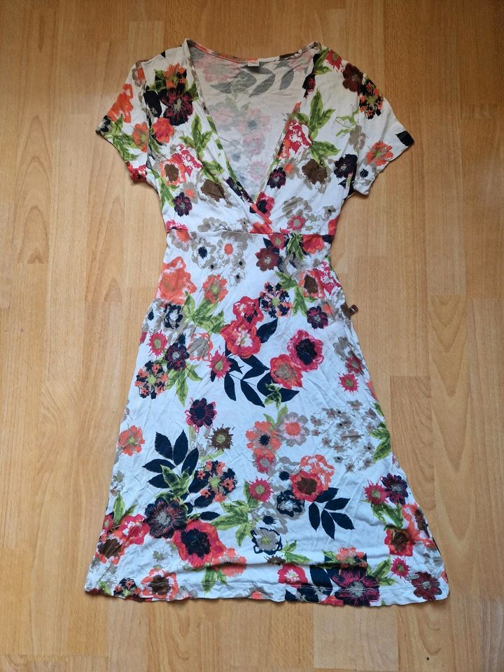 Sommerkleid Kleid s.Oliver 38 weiß mit Blumen in Berlin