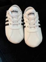 Kleine Adidas Kleinkindschuhe/Barfußschuhe Nordrhein-Westfalen - Neukirchen-Vluyn Vorschau