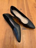 Clarks Damen Pump Laiana Gr. 40 Schwarz Leder spitz Ludwigsvorstadt-Isarvorstadt - Isarvorstadt Vorschau