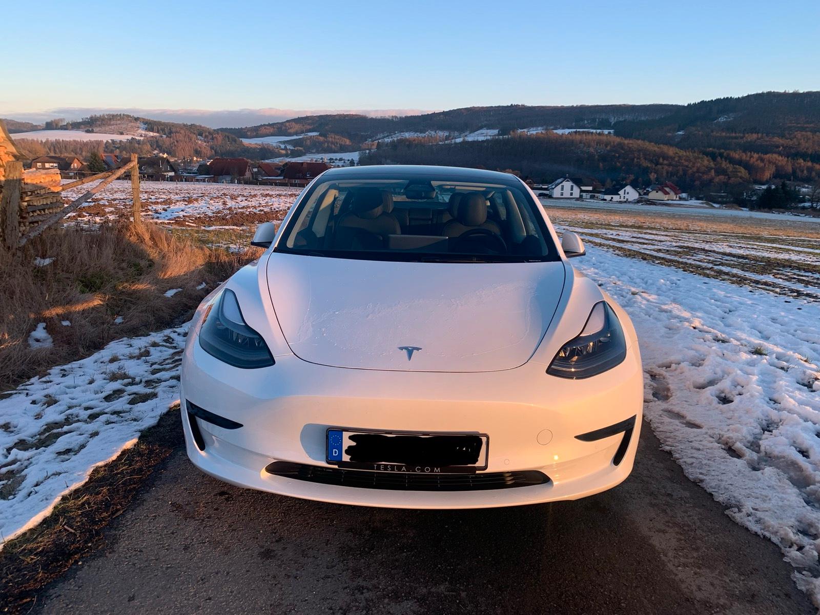 Abbildung des Autos Tesla Model 3 LR AWD mit…