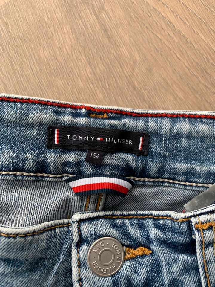 Tommy Hilfiger Jeans Junge 1mal getragen in Bruchweiler