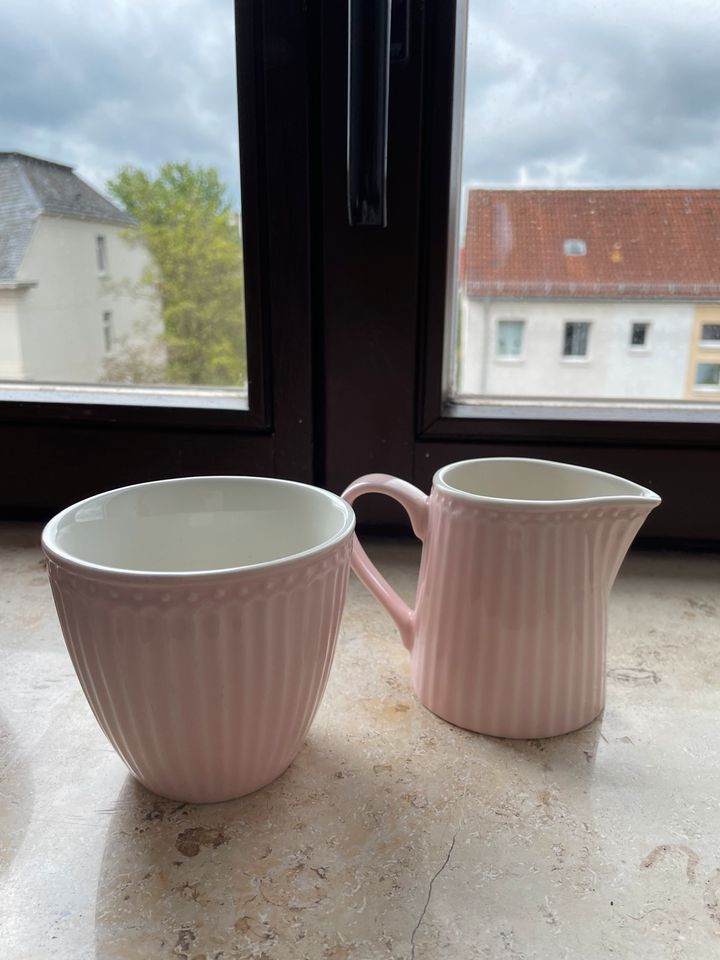 Greengate Tasse und Milchkännchen in Leipzig