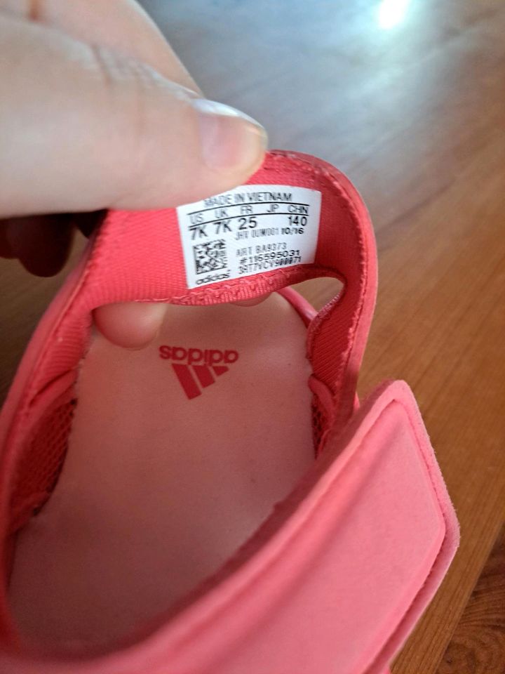 Badeschuhe ADIDAS Badelatschen Schwimmschuhe 25 rot Latsch Schuh in Hamburg