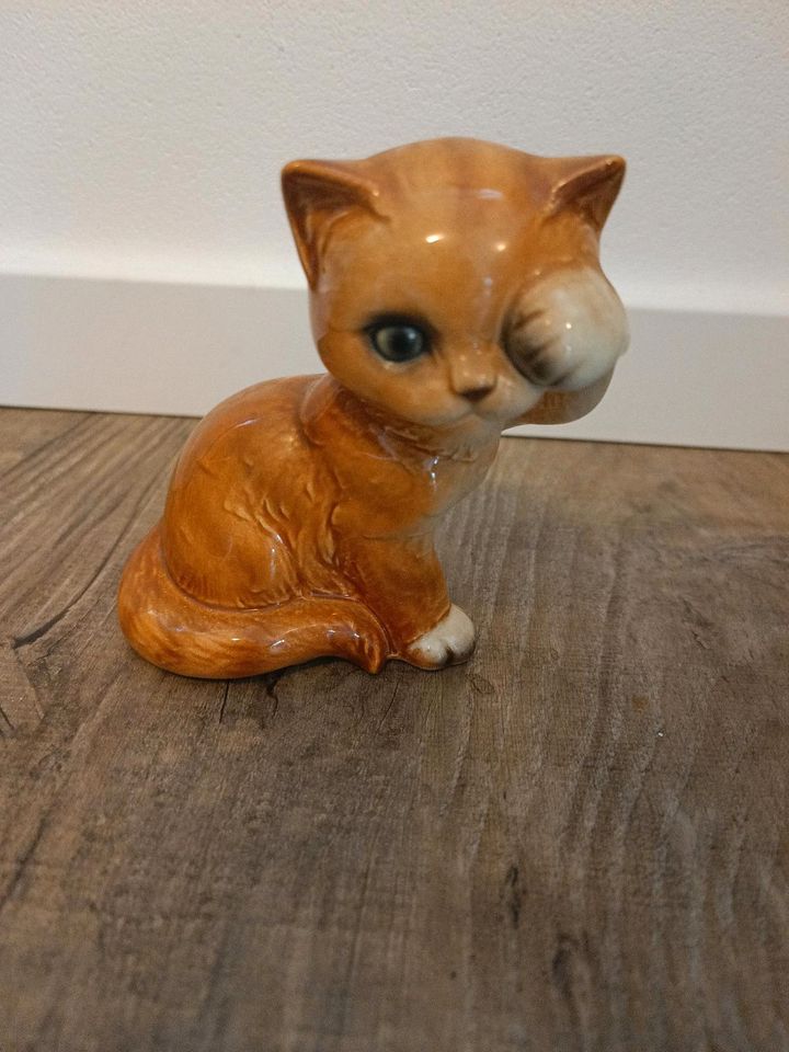 Porzellanfigur Katze in Schwarme