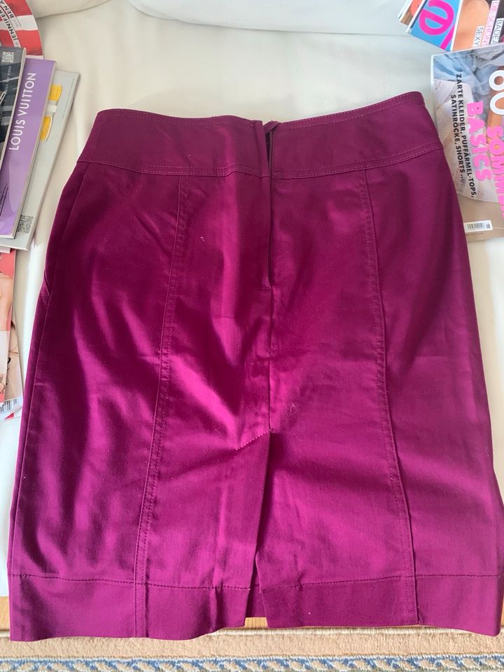 H&M Rock/Skirt,Gr.36/S,Brombeere Farbe/Futter,Knie lang in München