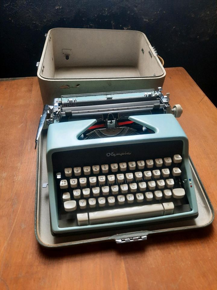 Schreibmaschine Olympia in Wunstorf