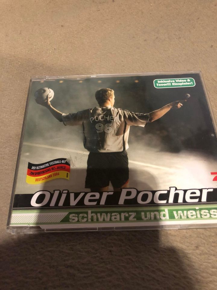 Oliver Pocher Fußball wM Hymne schwarz und weißOliver Pocher Fußb in Adelsdorf