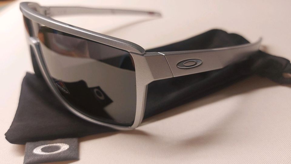 Oakley Castel / X-Silver / PRIZM Black Iridium / Neu in Freigericht