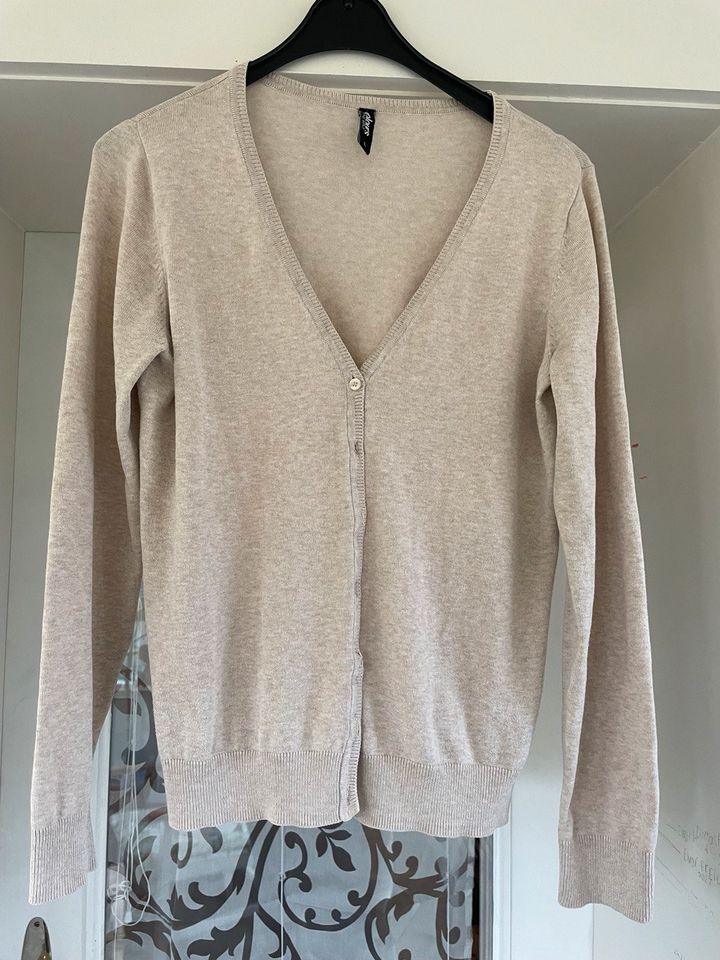 Schlichte Strickjacke Cardigan ohne Schnickschnack Gr L in Berlin