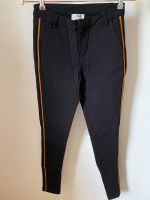 Schwarze Damen Hose, Friendtex, Gr. 34, Jeans, Stretch mit streif München - Ramersdorf-Perlach Vorschau