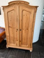 Alter Kiefernschrank 124x192x52cm Nordrhein-Westfalen - Leverkusen Vorschau