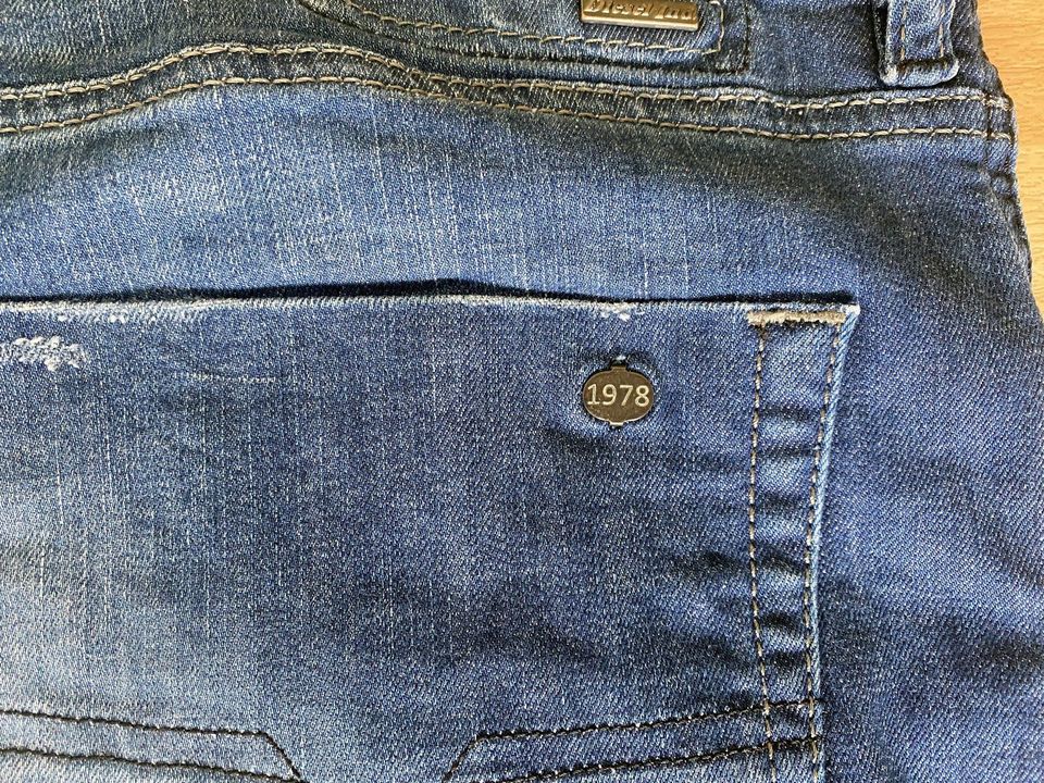 Diesel Jeans Tepphar w33 l34 Blau sehr gut oder 33 34 in Dingelstädt