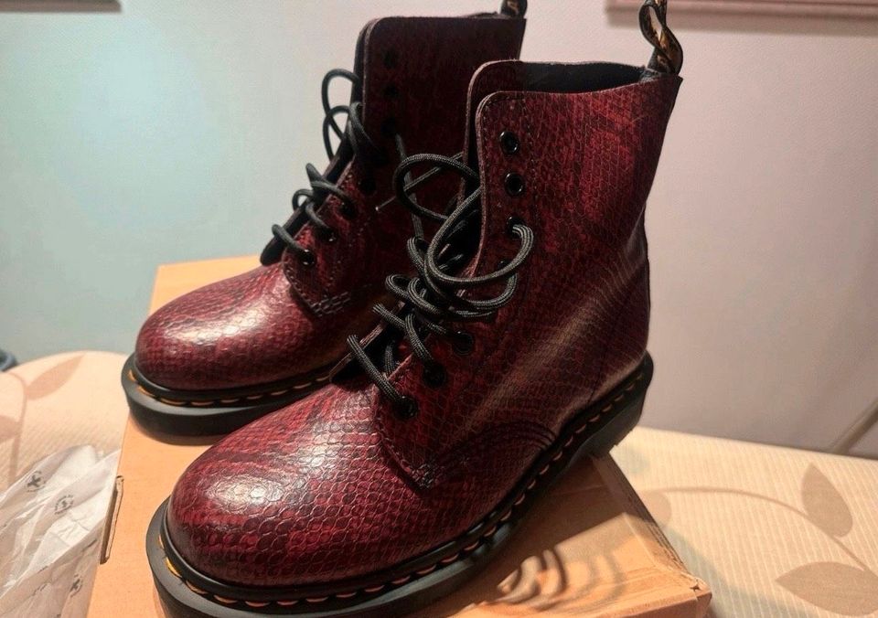 Dr. Martens Original NEU 39 rot in Unteregg