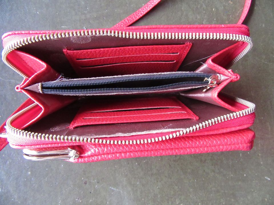 Leder Geldbörse mit Handytasche Tasche Feminin Rot in Pommern