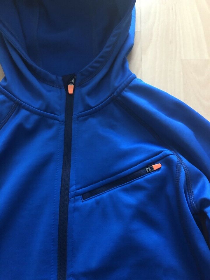 Neuwertige coole Sportfleecejacke in Größe 170 in Hamburg