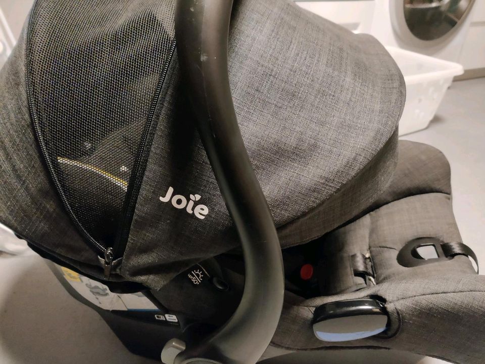 Joie iGemm Babyschale und isofix-Station in Bad Urach