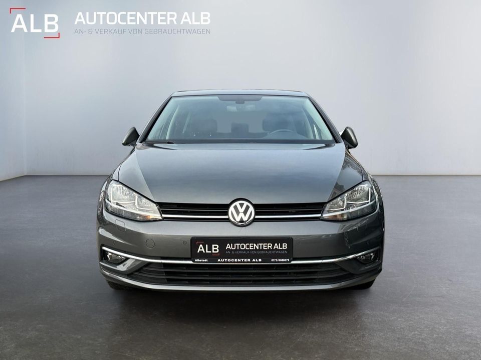 Volkswagen Golf VII Join Lim./AUTOMATIK/NAVI/EURO6/SHZ/ in Albstadt