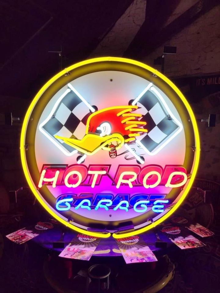 Hot Rod Auto Oldtimer Neonwerbung Deko Industrie Loft Halle in Oberhausen