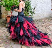 Brautkleid Hochzeitskleid schwarz Rot Tüllrock Dresden - Klotzsche Vorschau