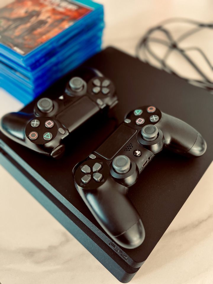 PS4 1T mit doppeltem Spaß – 2 Controller + 8 Spiele! in Waal