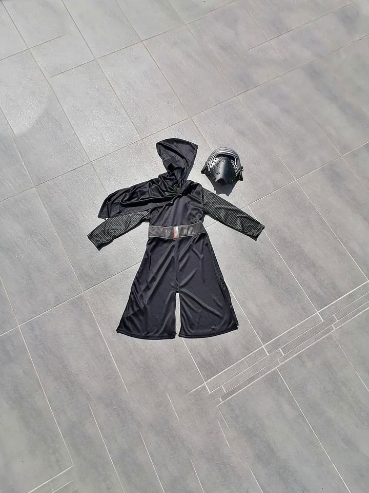 Kylo Ren Kostüm STAR WARS Kostüm 110 116 Faschingskostüm NEU in Weener