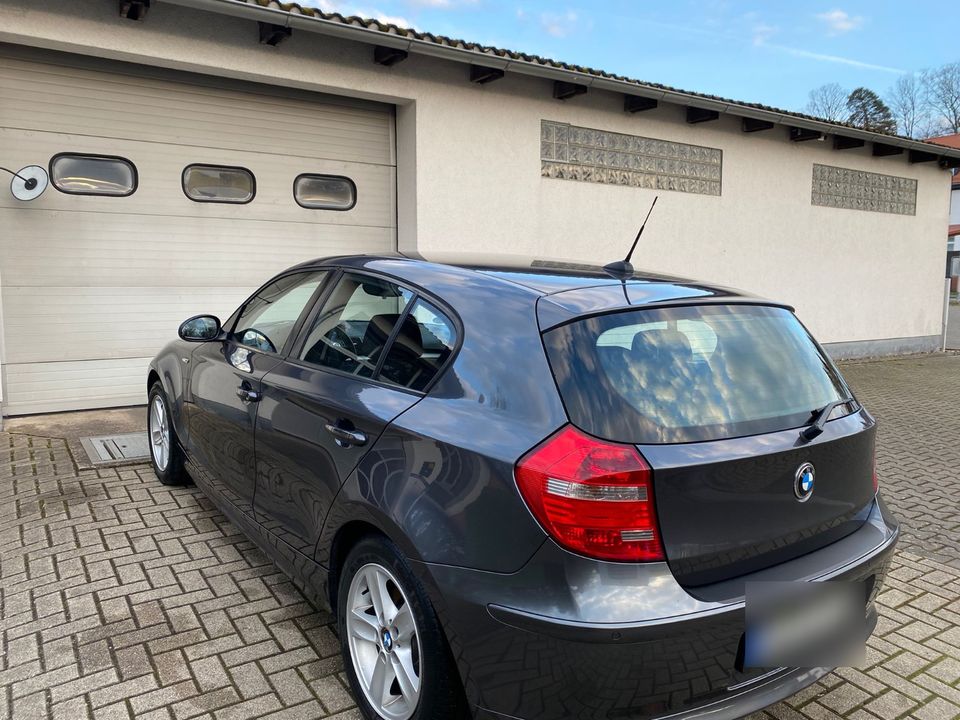 BMW 118 Diesek - Gepflegt + Serviceheft in Stadtallendorf