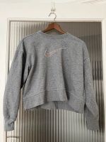 Nike grauer cropped Pullover Ludwigsvorstadt-Isarvorstadt - Isarvorstadt Vorschau