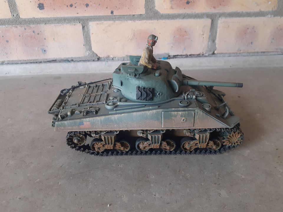 Unimax Die Cast US M 4 Sherman Tank 1944 With Commander Forces in Berlin