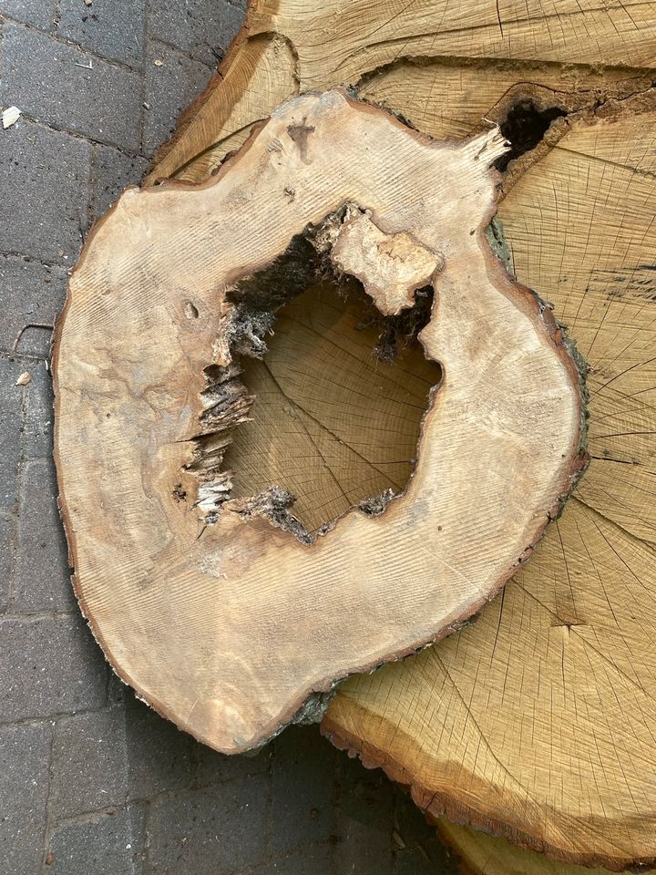 Holzscheiben epoxy Tische, Holzplatten, Beistelltisch, Spiegel in Kayhude