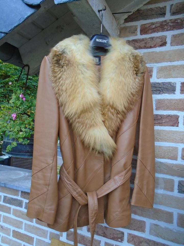 Lammnappa Jacke mit Bindegürtel in Cognac von MADELEINE. in Aachen